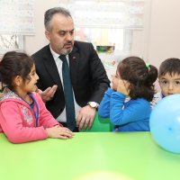 Ana kucağında eğitim başladı  