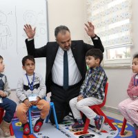 Ana kucağında eğitim başladı  