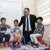 Ana kucağında eğitim başladı  