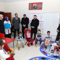 Ana kucağında eğitim başladı  