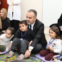 Ana kucağında eğitim başladı  