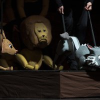 Tiyatroda çocuklara özel kukla oyunu 