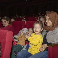 Tiyatroda çocuklara özel kukla oyunu 