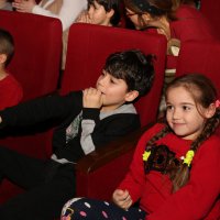 Tiyatroda çocuklara özel kukla oyunu 