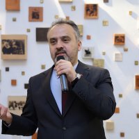 ‘Renk ve Ahenk’ sergisine renkli açılış  