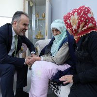 Başkan, asırlık çınarın hayır duasını aldı  