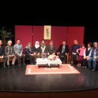 En huzurlu tiyatro oyunu 