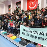 Tribünde özel buluşma 