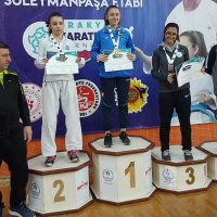 Karatecilerden 9 madalya 