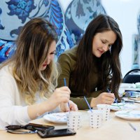 Yabancı misafirlere çini atölyesi 