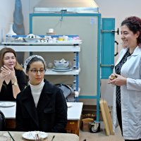 Yabancı misafirlere çini atölyesi 