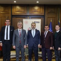 Yaşlı olabilirsiniz ama yalnız değilsiniz  