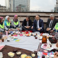 Büyükşehir’de gün, kadınların  