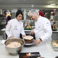 Kadınlar gününde pastalar Başkan Aktaş’tan  