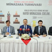 Liseliler münakaşa değil münazara ediyor  