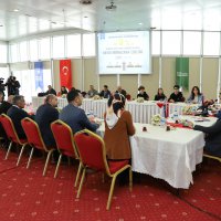 Liseliler münakaşa değil münazara ediyor  