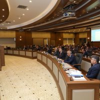 Başarılı personeller mecliste taltif edildi 