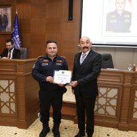 Başarılı personeller mecliste taltif edildi 