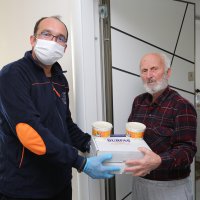 Her gün 2500 kişiye 2 öğün sıcak yemek  