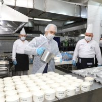 Her gün 2500 kişiye 2 öğün sıcak yemek  