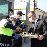 Polise baklavalı kutlama  