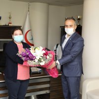 Başkan Aktaş’tan Selma hemşireye moral  