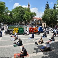 Cuma hasreti parkları doldurdu  