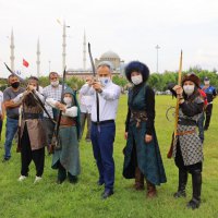 Baba-çocuk uçurtma keyfi 