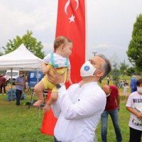 Baba-çocuk uçurtma keyfi 