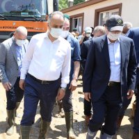 Sel gitti geriye enkazı aldı 