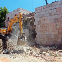 Surları kuşatan binalar kaldırıldı 