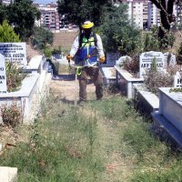 Mezarlıklarda bayram temizliği  