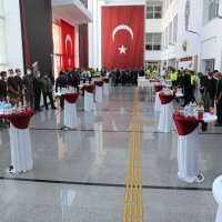 Otobüs terminalinde yolculara bayram sürprizi 