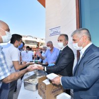 Başkan Aktaş, vatandaşlarla bayramlaştı 
