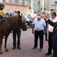 Çocuklar spor yaparak eğleniyor  