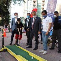 Çocuklar spor yaparak eğleniyor  