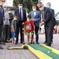 Çocuklar spor yaparak eğleniyor  