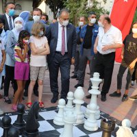 Çocuklar spor yaparak eğleniyor  