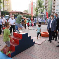 Çocuklar spor yaparak eğleniyor  