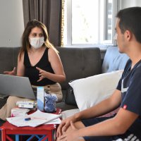 Ameliyatlı gence evinde rehberlik desteği 