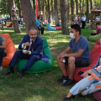 Kitapla aranıza mesafe koymayın 