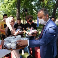 Kitapla aranıza mesafe koymayın 
