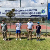 Küçük tenisçiler Bursa’da yarıştı 
