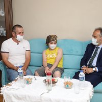 Başkan Aktaş’tan lösemi hastası Murat’a bisiklet  