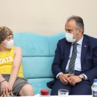 Başkan Aktaş’tan lösemi hastası Murat’a bisiklet  