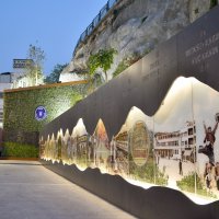 Altıparmak’a anı duvarı  