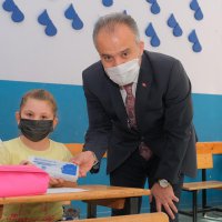 Büyükşehir’den öğrencilere hijyen seti 