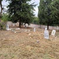 Mezarlıklarda bakım sürüyor 