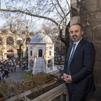 Ulu Cami göründü, sıra hanlarda 