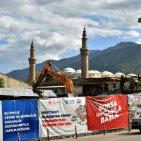 Ulu Cami göründü, sıra hanlarda 